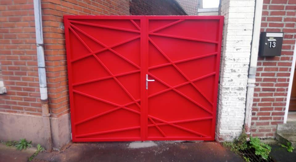 portail rouge intérieur